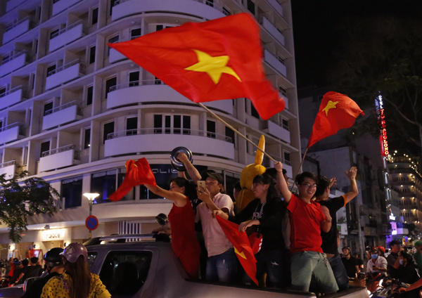Việt Nam chấn động khi đội bóng U23 vào chung kết giải châu Á Việt Nam chấn động khi đội bóng U23 vào chung kết giải châu Á